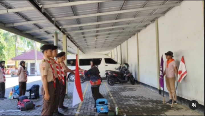 Image of Pengembaraan laksana ditandai dengan penyerahan bendera merah putih